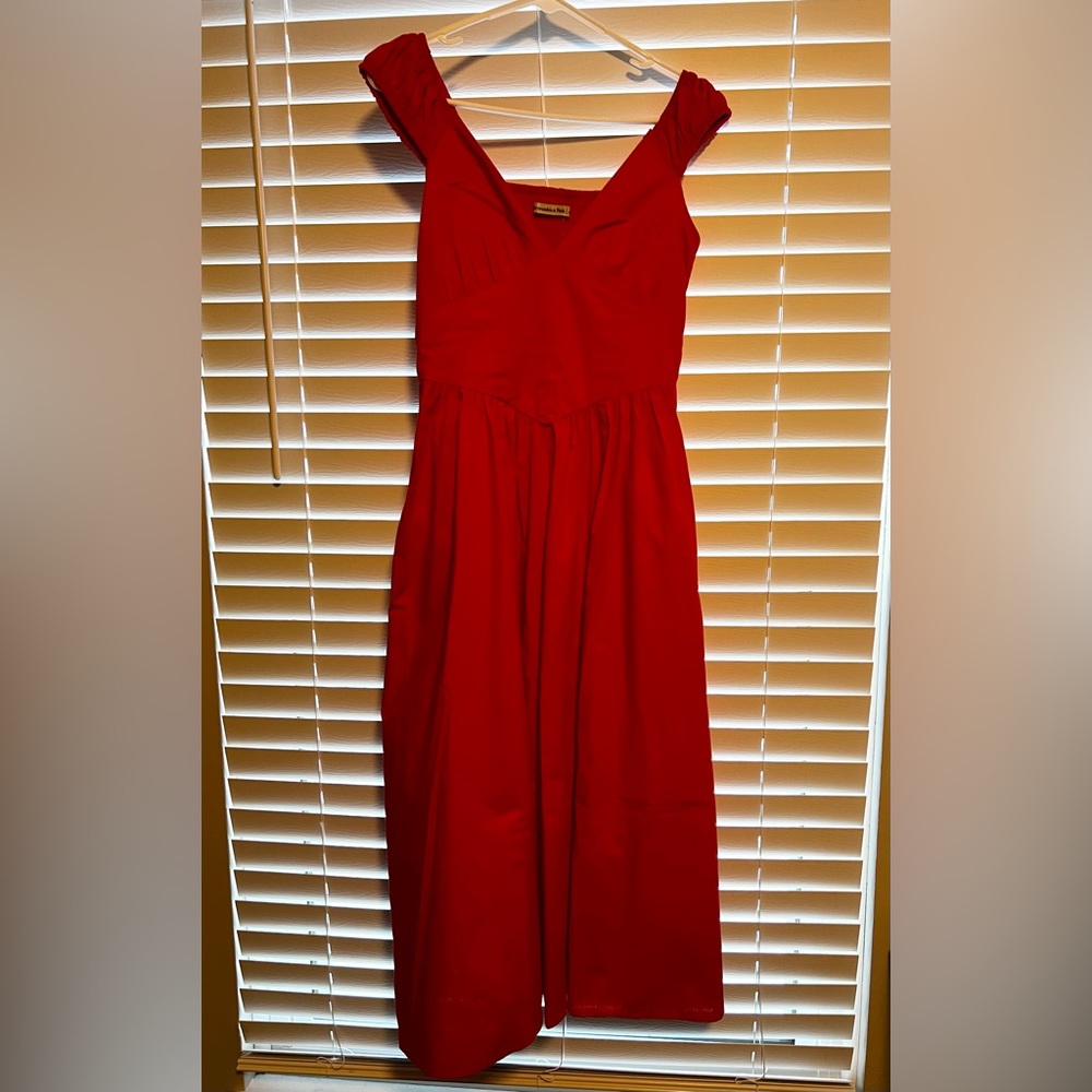 Abercrombie & Fitch midi dress with dropped waist and capped sleeves. Small.